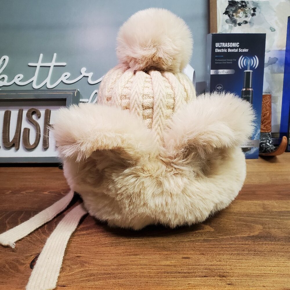 Women's Furry Beanie w/ Pom Pom